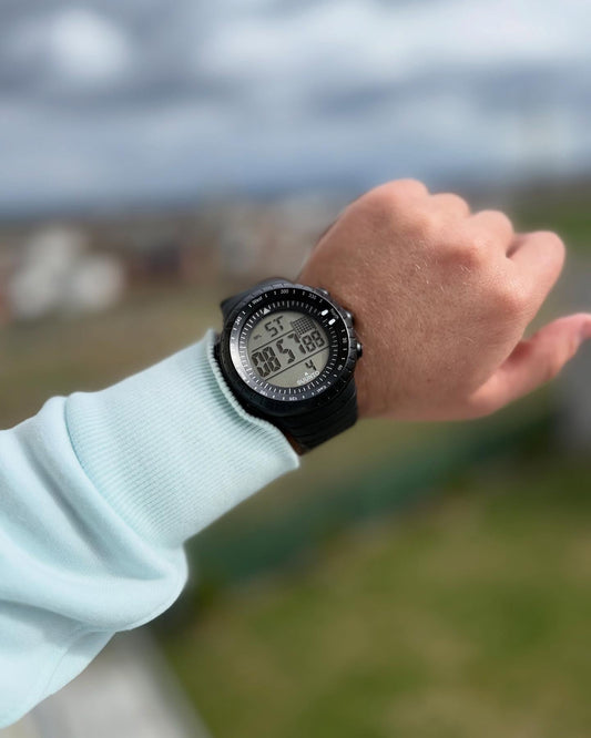 ⌚ Sunto – Orë sportive e zezë